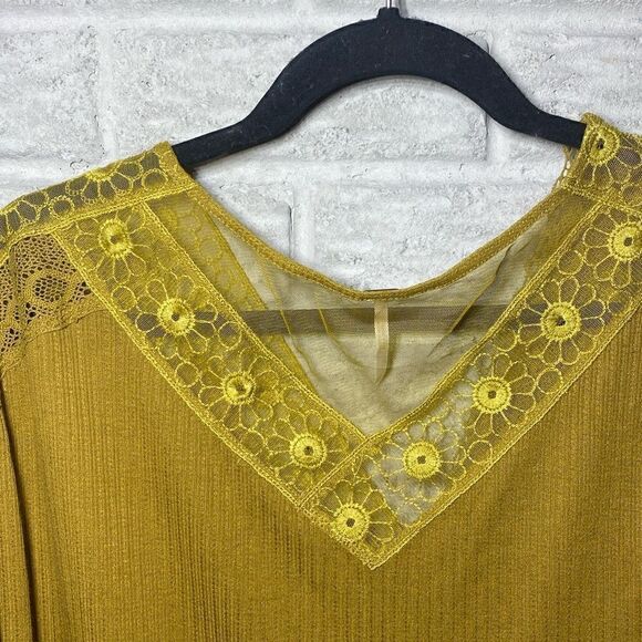 NWT MSRP $78 Free People Lola Lace Trim V-Neck Top Women's Size Large - Picture 8 of 10